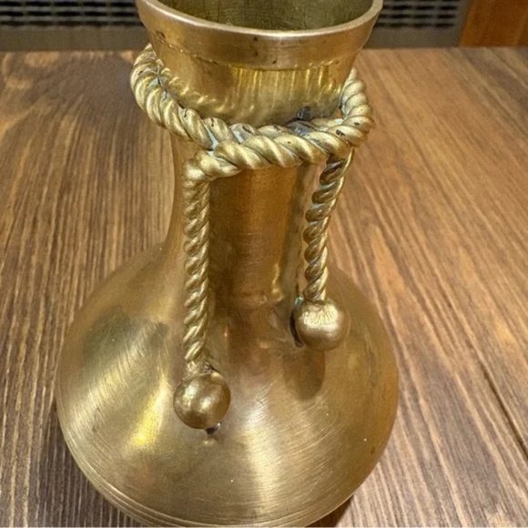Vintage solid brass rope design bud vase - Picture 4 of 11